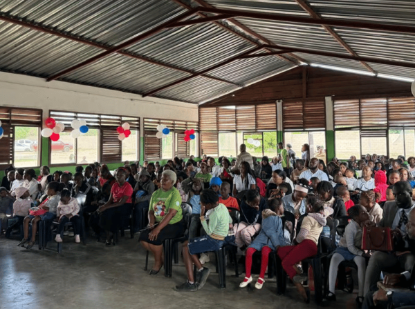 Di Mozambik, relawan Gereja Advent Hari Ketujuh melayani anak-anak di panti asuhan setempat.
