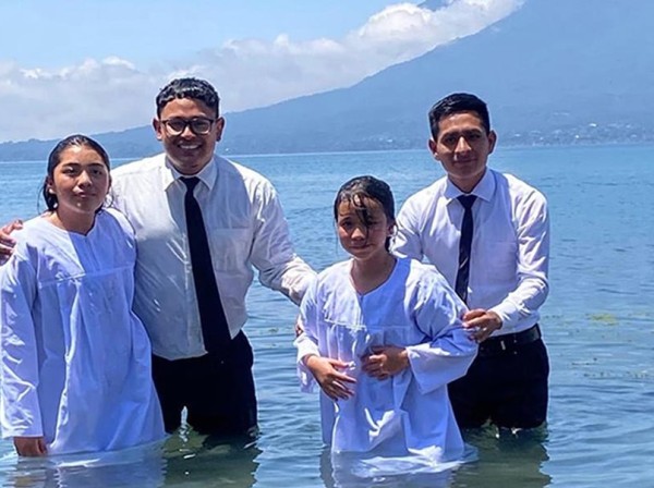 Mahasiswa teologi Universitas Adventista Amerika Tengah memimpin penginjilan di seluruh Amerika Tengah